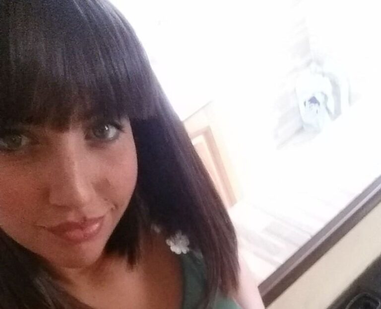 Scampia, giovane mamma mercoledì mattina esce di casa coi suoi due bambini e scompare nel nulla: indagano i carabinieri. Marito disperato