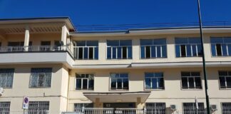 Coronavirus, terzo docente contagiato nel Napoletano: aumenta la preoccupazione nelle scuole. Buona la partecipazione alla didattica a distanza