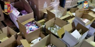 Coronavirus, ancora violazioni delle norme sanitarie: maxi sequestro di igienizzante per le mani prodotto senza autorizzazioni nel Napoletano