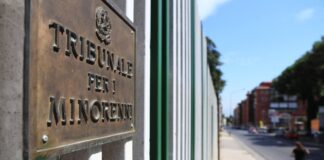 Minorenne ucciso a Napoli in un tentativo di rapina, convalidato il fermo del complice 17enne: andrà in una comunità di recupero