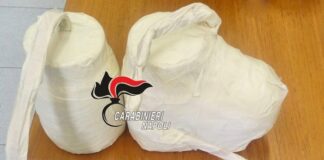 Napoli, sorpresi con ordigni artigianali in auto: arrestati due ‘bombaroli’ di 30 e 62 anni