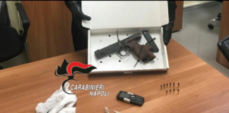 Spaccio di eroina a Scampia, denunciati due pusher di 29 e 21 anni. Ritrovata e sequestrata anche una pistola rubata a Nocera