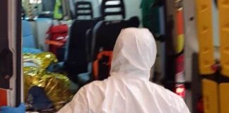 Ambulanze ferme a Napoli, attive solo 3 su 13. La denuncia della Cisl Fp: “Mancano tute, guanti e mascherine per gli operatori”