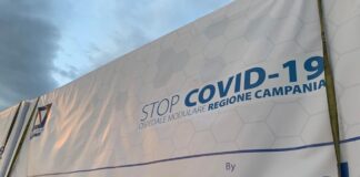 Coronavirus, il presidente De Luca in visita al centro Covid di Napoli in allestimento: “Andiamo avanti e rimaniamo concentrati”