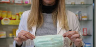Coronavirus in Campania, iniziata la distribuzione di mascherine alle farmacie: le prime sarenno destinate ad esenti dal ticket, anziani e persone che hanno terminato la quarantena