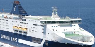 Attraccata al porto di Salerno la nave con i 105 italiani rimasti bloccati in Tunisia: misurazione della febbre e test rapidi per accertare la negatività al Covid-19