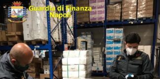 Ancora disinfettanti ‘anti covid’ farlocchi nel Napoletano: 1500 flaconi di prodotti sequestrati e grossista di detersivi denunciato