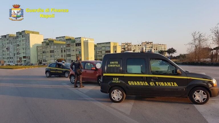 Controlli anti contagio da Coronavirus, sfidano i divieti per andare a comprare la droga: 8 persone denunciate a Caivano