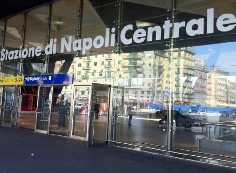 Fase 2, tutto pronto alla Stazione di Napoli Centrale per i controlli sui passeggeri dei treni: misurazione della temperatura con termoscanner ed eventuale test rapido