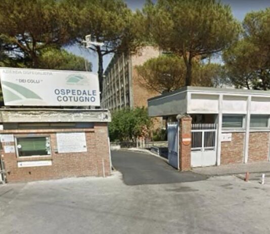 Caso di meningite a scuola in Irpinia, studentessa ricoverata al Cotugno