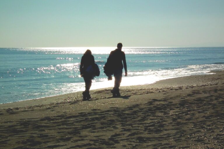 Coronavirus, svolta nel Salernitano per le persone con disabilità psichiche: potranno passeggiare al mare con un accompagnatore