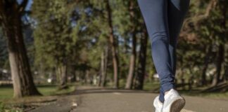 Coronavirus, la Regione Campania valuta l’allentamento delle misure restrittive: sì a passeggiate e consegne a domicilio. Monitoraggio e divieto di assembramenti come punti cardine