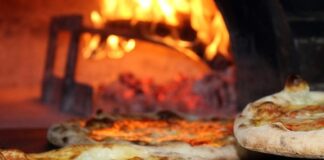 Primi giorni del via libera alle consegne a domicilio, pizzeria di Caserta costretta al numero chiuso: troppe richieste