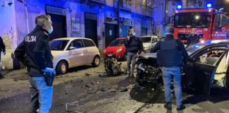 Scontro mortale a Napoli, poliziotto perde la vita nel tentativo di sventare un furto in banca: rimasti feriti anche due ladri. Il Questore Giuliano: “Siamo vicini alla famiglia”