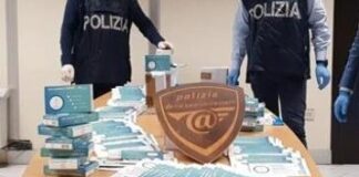 Vendita online di kit per la rilevazione del Coronavirus, il sito web truffaldino scoperto dalla polizia postale di Napoli: sequestrati falsi test rapidi e mascherine contraffatte