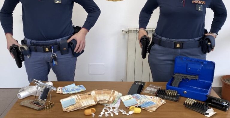 Controlli antidroga nel Casertano, arrestato 63enne: pistola, cocaina e 20mila euro nascosti nel casolare di campagna e in casa