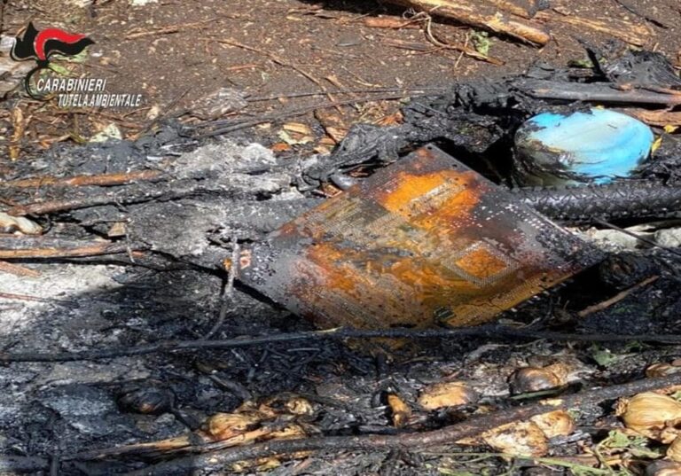 Giugliano, sei metri cubi di rifiuti speciali in auto, scatta il blitz delle forze dell’ordine