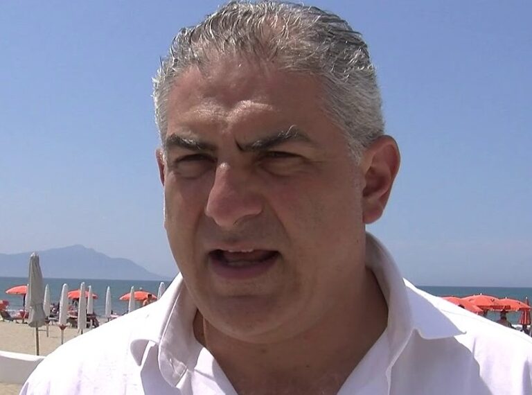 Cabine di plexiglass sulle spiagge della Campania, Trinchillo (sindacato dei balneari): “Ipotesi nemmeno presa in considerazione”
