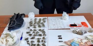 Supermarket ‘ambulante’ della droga nel napoletano: ai domiciliari 67enne trovato con crack, hashish e marijuana