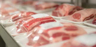 Alimenti non sicuri, carne e pane senza tracciabilità venduti in un supermercato del Napoletano: oltre 200 chili di prodotti sequestrati e titolare sanzionato