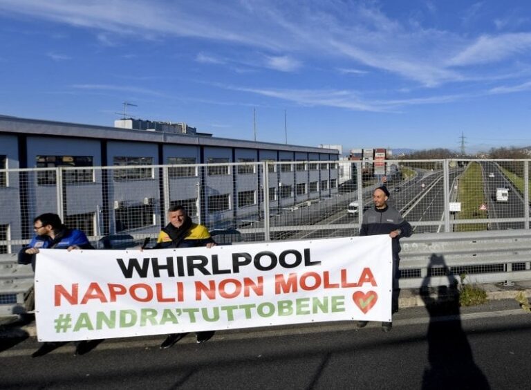 Fase 2 in Campania, oggi i dipendenti tornano nello stabilimento Whirlpool di Napoli: corsi di formazione per prevenire i contagi da Coronavirus