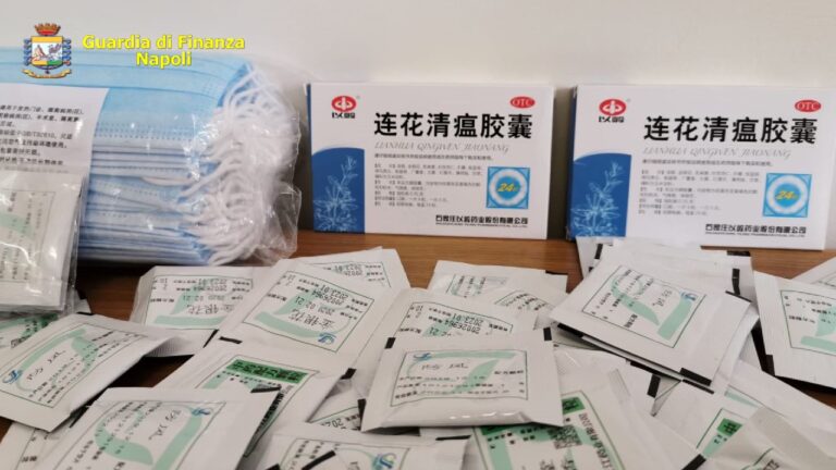 VIDEO E FOTO Prodotti anti Covid contraffatti provenienti dalla Cina: sequestrate a Napoli 24 mila mascherine e 5mila confezioni di farmaci pericolosi