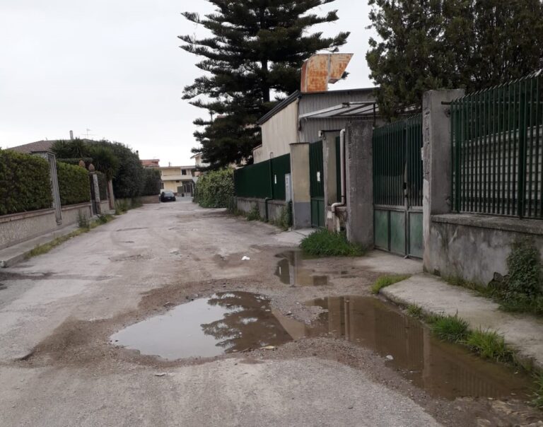 Parete e l’autocarrozzeria ‘indistruttibile’: 8 anni di incapacità amministrativa e le solite promesse non mantenute del sindaco Pellegrino