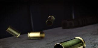 Bambino di 6 anni litiga con la maestra e le spara a scuola, è in fin di vita