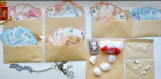 Spaccio di droga a Castel Volturno, cocaina e soldi nascosti in casa: arrestata 48enne napoletana