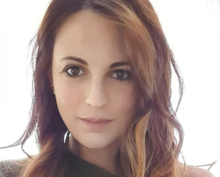 L’ex assessore Oliva fa il bis, dopo i medici di base mascherine donate anche ai carabinieri della stazione di Cesa: “Loro a rischio per tenere noi al sicuro nelle nostre case”