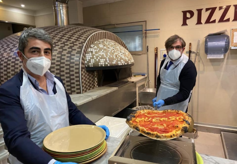 L’ORDINANZA LUNATICA DEL SINDACO DI AVERSA Golia è impazzito: dalla sera alla mattina vieta l’asporto a bar, gelaterie e pasticcerie. Per mania di onnipotenza uccide il commercio e fa strage di posti di lavoro