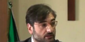 Aversa, un altro raid vandalico allo storico Palazzo De Rebursa. Il sindaco Golia: “Vigliacchi”