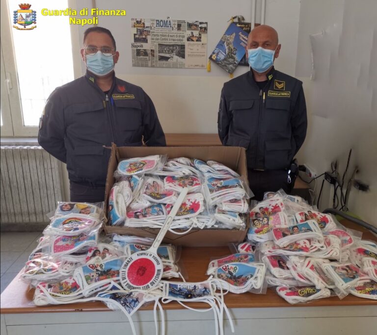 Mascherine per bambini non sicure: 900 pezzi contraffatti sequestrati dalla guardia di finanza nel Napoletano
