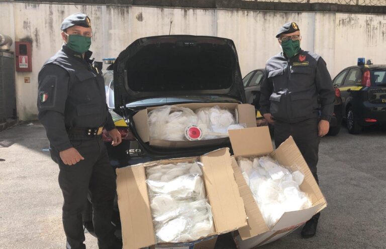 Ancora dispositivi di protezione senza autorizzazioni: 70mila mascherine contraffatte sequestrate in varie zone del Casertano
