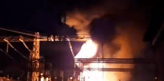 Fortissimo boato nella notte, esplode un trasformatore nella centrale elettrica: Pozzuoli al buio. Vigili del fuoco all’opera fino al mattino per spegnere le fiamme