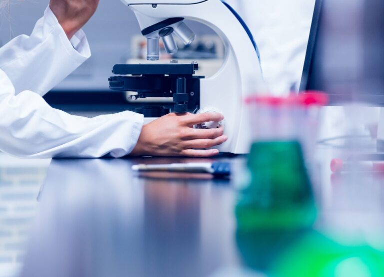 Crisi economica Covid, rischio livello occupazionale nella Sanità privata: la Regione Campania ha disposto i pagamenti anche senza le prestazioni