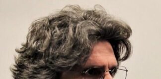 Raffica di colpi di pistola contro l’abitazione del direttore di Campania Notizie Mario De Michele: almeno tre proiettili si sono conficcati nella parete della cucina. Il giornalista è sotto scorta da 5 mesi. Indagano i carabinieri del Gruppo di Aversa