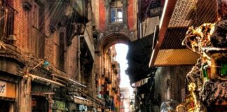 Crisi economica a Napoli, l’allarme dei maestri artigiani di San Gregorio Armeno: con le strade deserte moti rischiano la chiusura