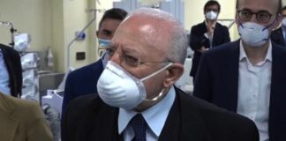 De Luca all’attacco: “Mentre altrove si facevano iniziative pubbliche, noi abbiamo salvato vite…”
