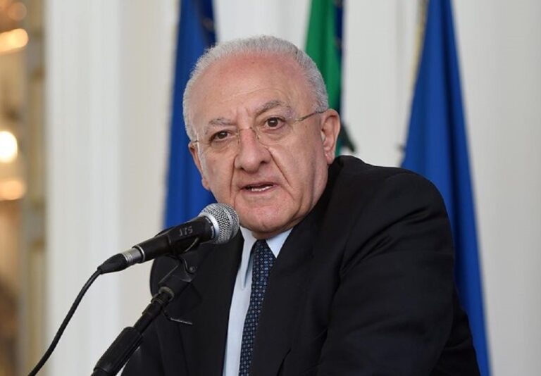 De Luca: “Preoccupa apertura scuole, screening di massa obbligatorio”