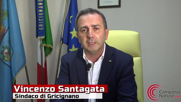 VIDEO Gricignano, il sindaco Santagata sbugiarda l’opposizione: “Risparmiati più di 100mila euro”