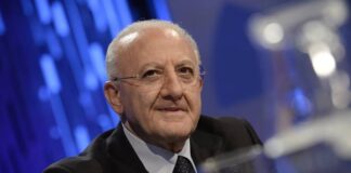 De Luca presenta nuovi bus, in servizio altri 190 mezzi anche per il trasporto extraurbano: “Sforzo pazzesco per comunità”