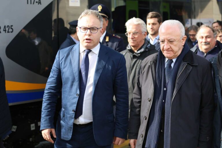 Indagine ospedali modulari, interviene De Luca: “Noi tranquilli, si facciano tutte le verifiche possibili”