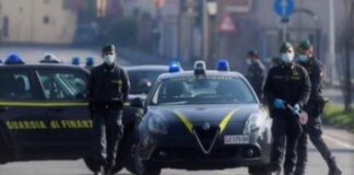 Blitz GdF ad Aversa, scarpe e vestiti contraffatti venduti sui social: sequestro da 3 milioni di euro e 15 indagati