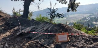 Napoli, rogo di rifiuti ed eternit: terreno posto sotto sequestro in via Terracina