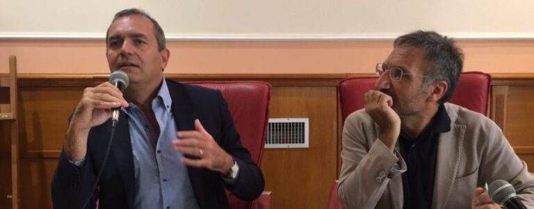 Dall’Anci Campania la richiesta di rinviare l’apertura delle scuole. Contrario De Magistris, favorevole il sindaco di Avellino Festa