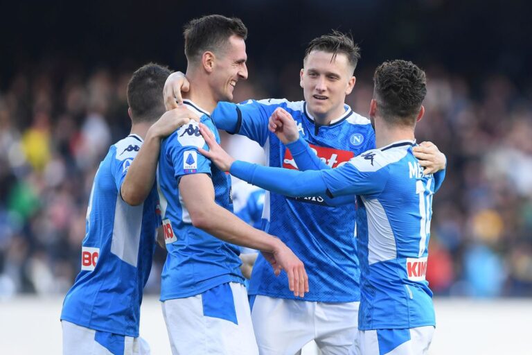 Almeno sette giocatori del Napoli in partenza, Callejon titolare a Barcellona