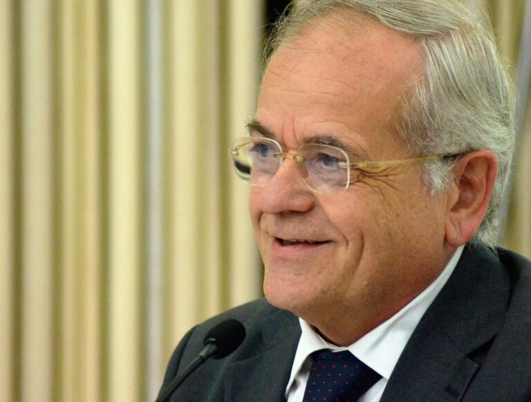 Casal di Principe, uffici comunali chiusi per due giorni e mascherina obbligatoria, dopo la positività del sindaco al coronavirus