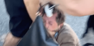 VIDEO Vergogna a Napoli, pestato a sangue il consigliere regionale Borrelli: frattura del setto nasale. Si indaga su parcheggiatori abusivi