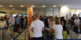 Aeroporto di Capodichino e misure anticovid, chiusa l’area arrivi: rispetto al 2019 persi 5 milioni di passeggeri